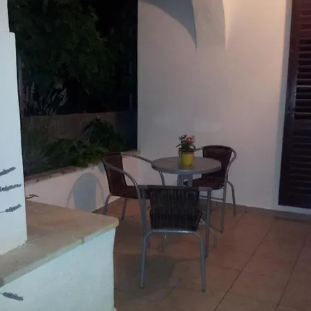 Casa de hóspedes Triple Arbanija 1125a